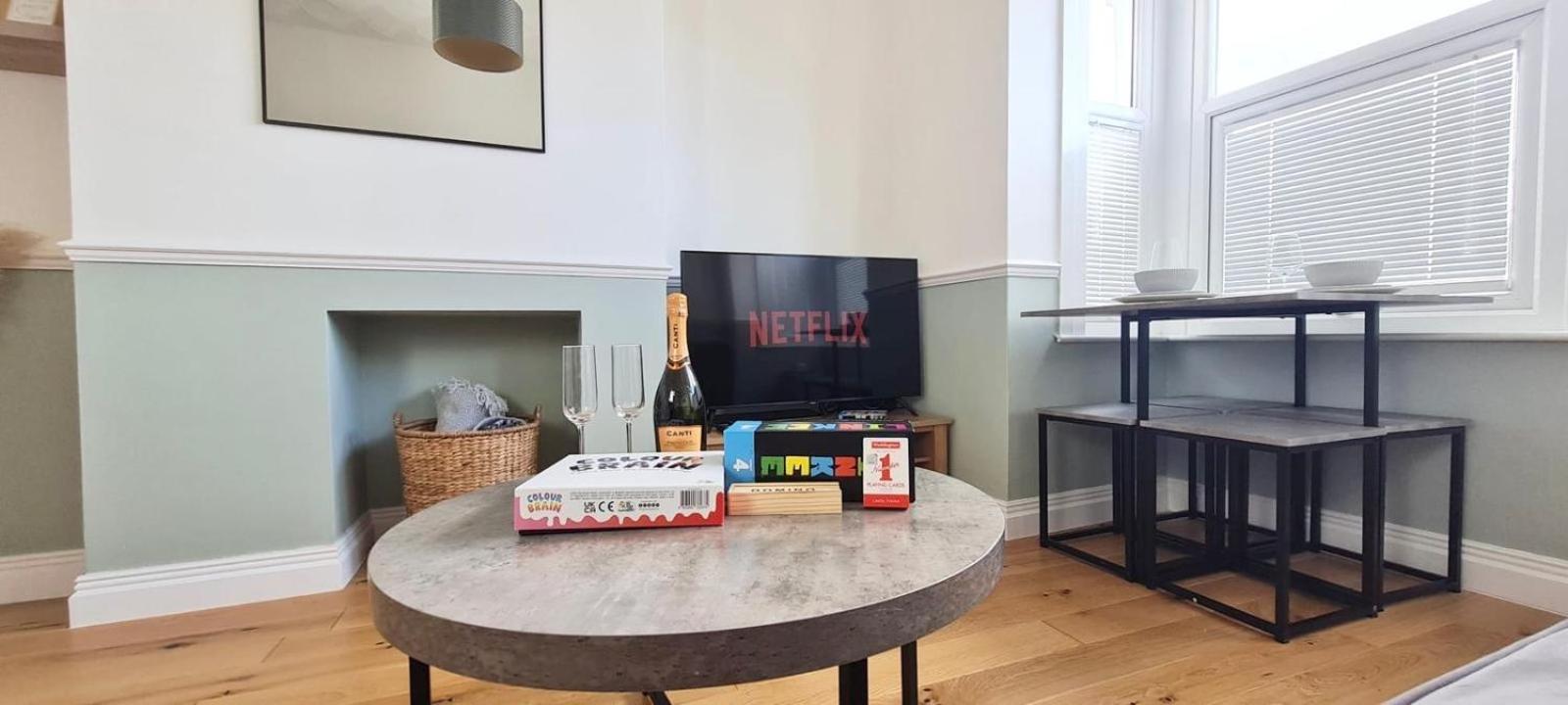 Westcliff-On-Sea Modern 2 Bedroom Apartment - Free Parking Southend-on-Sea Exteriér fotografie